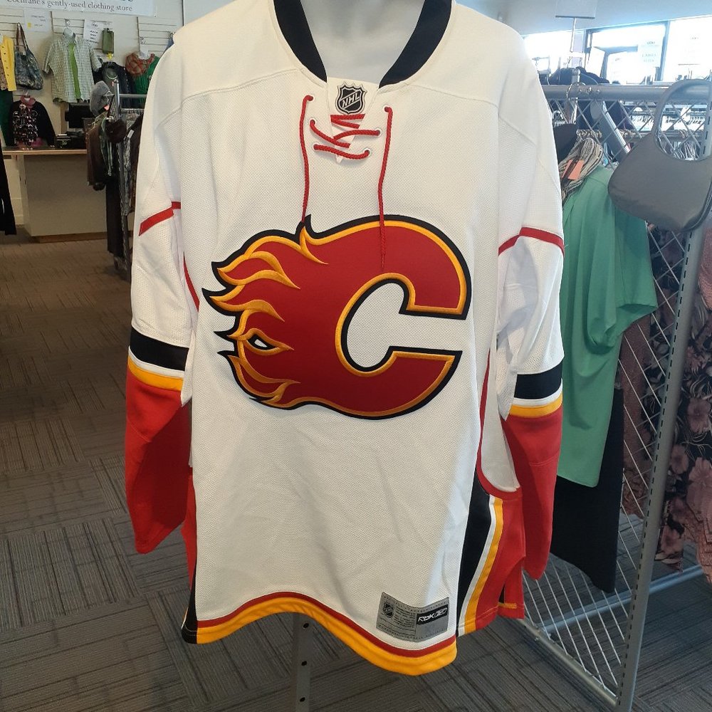 Men's Calgary Flames Shirt, US Size XL.